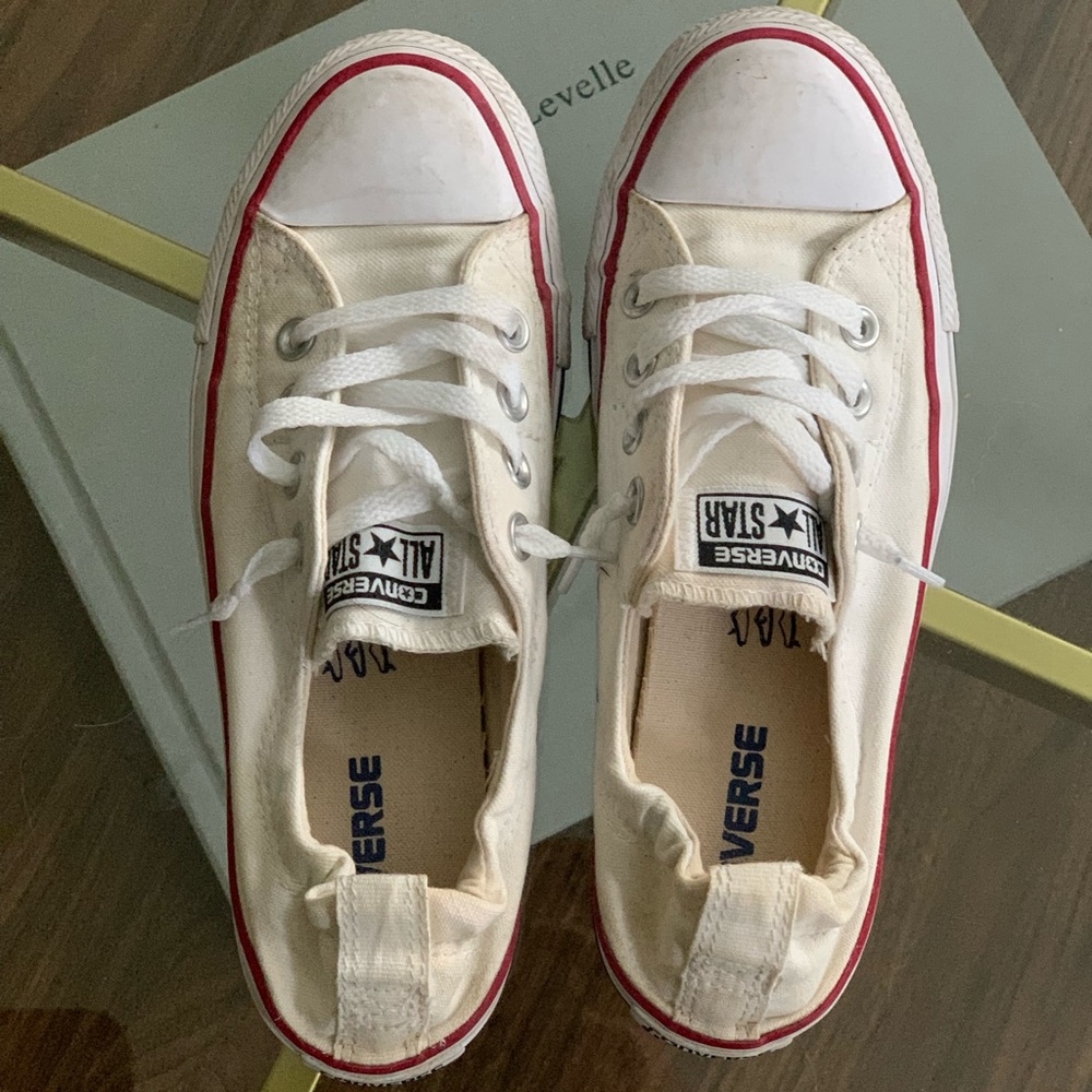 Converse tennis shoes